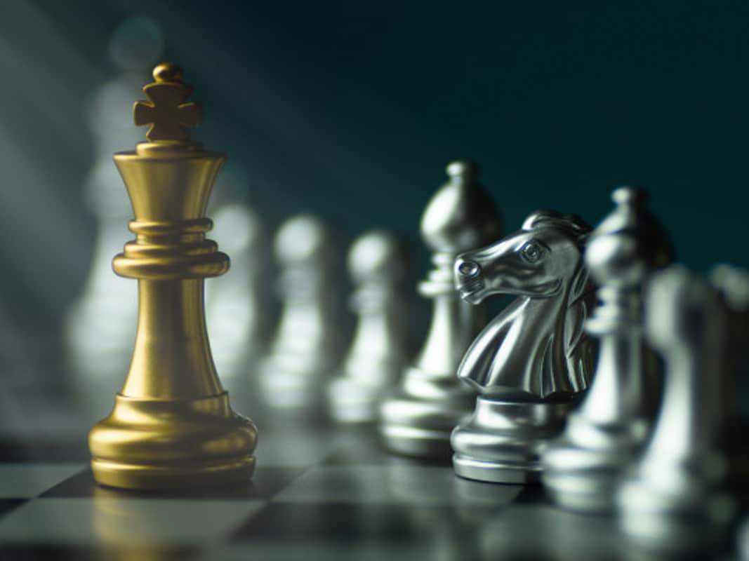 Imagem com tabuleiro e peças de xadrez que representam o planejamento estratégico